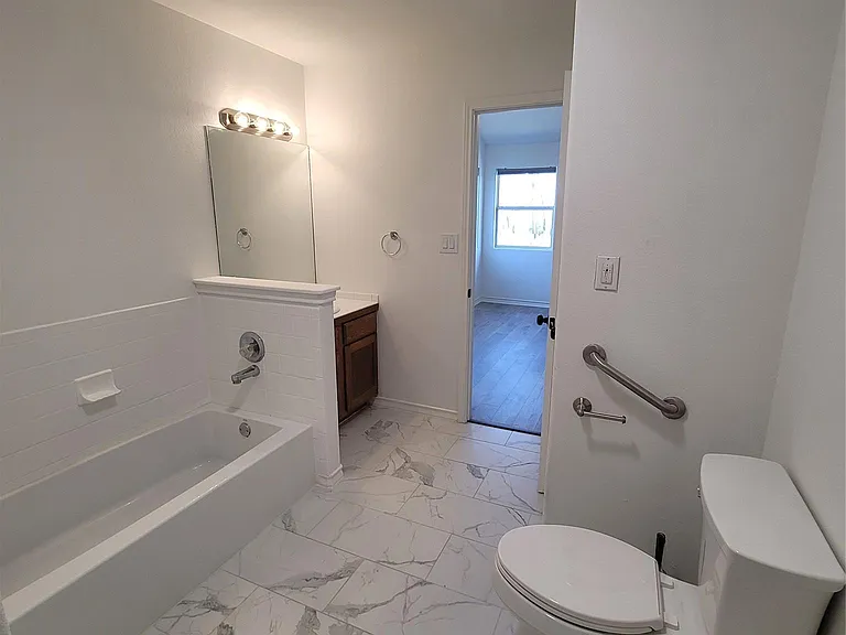 208 Newcastle Dr — Photo 11