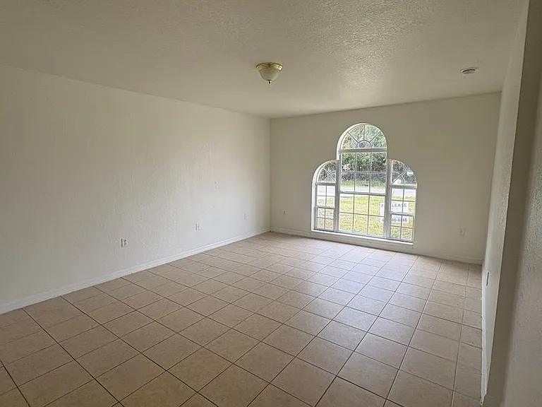 756 Camel Ct — Photo 10