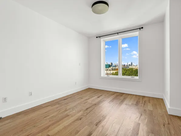 627 De Kalb Avenue image 11 of 19