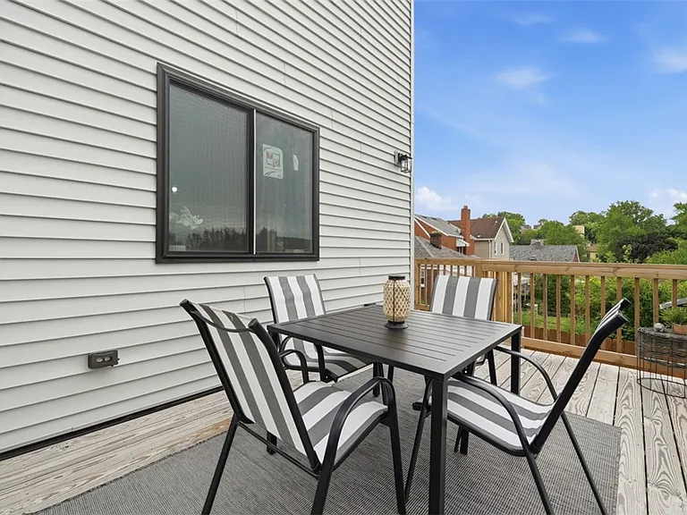 1361 Hawthorne St — Photo 37