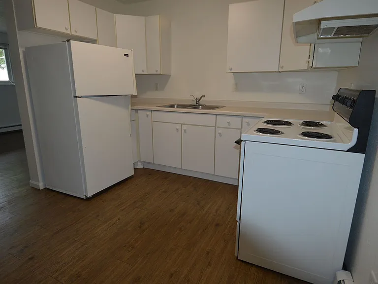 Evergreen Apartments — Photo 5