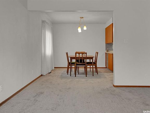 5th image of 430 Froom CRESCENT