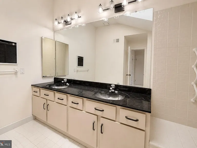 83 Sayre Dr — Photo 13