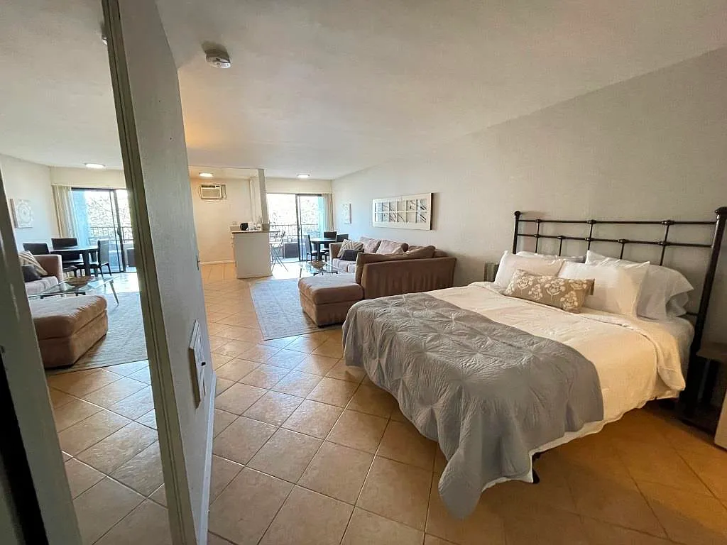 Studio, $1,895 — Photo 2