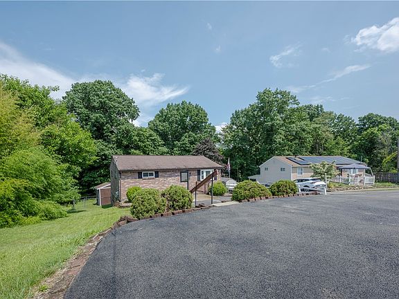 5th image of 327 Beech Rd