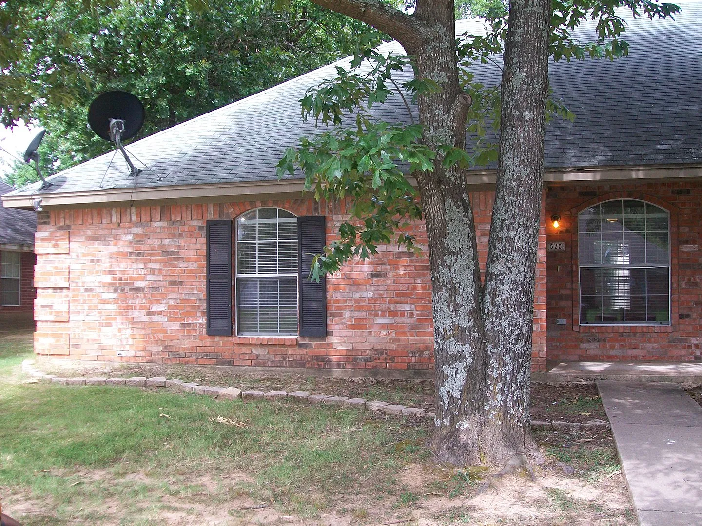 525 Kirkland Ln — Photo 1