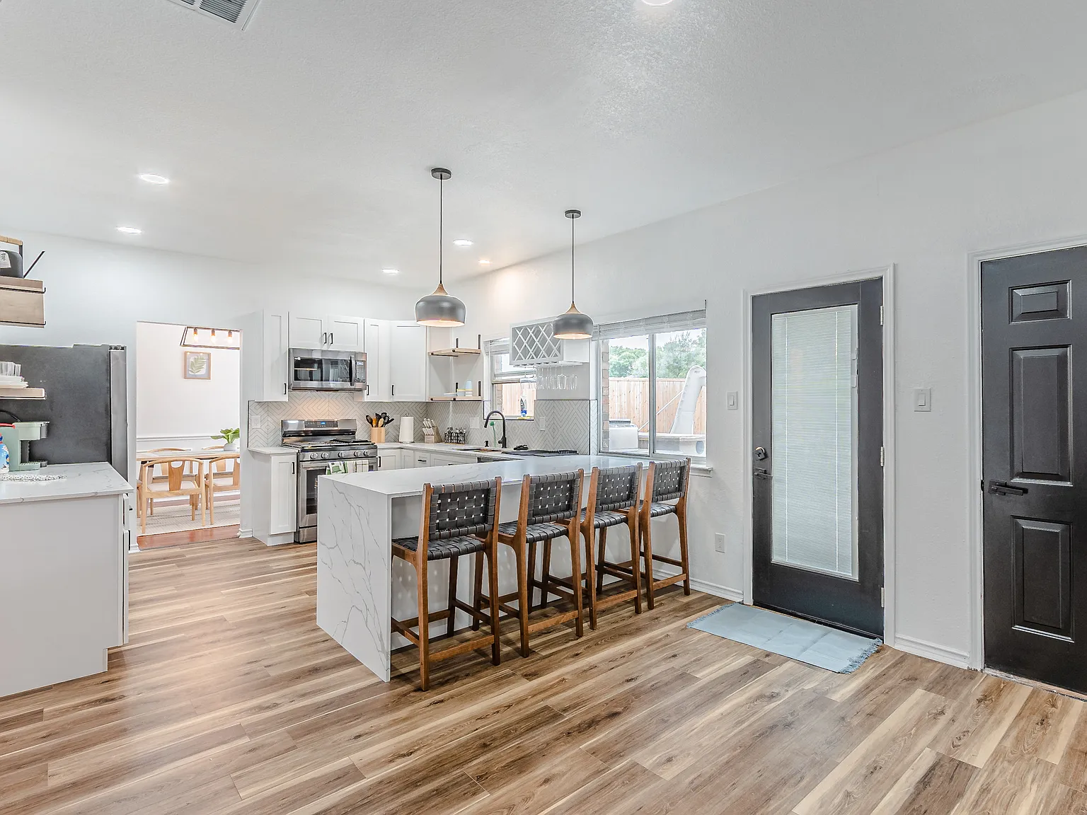 4 bed, $8,750 — Photo 2