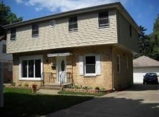 206 N Elmhurst Ave, Mount Prospect, IL 60056