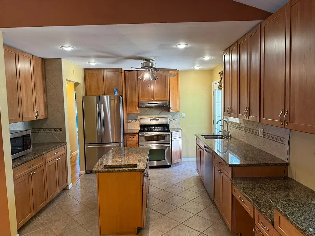 3 bed, 1954 sqft, $3,600 — Photo 4