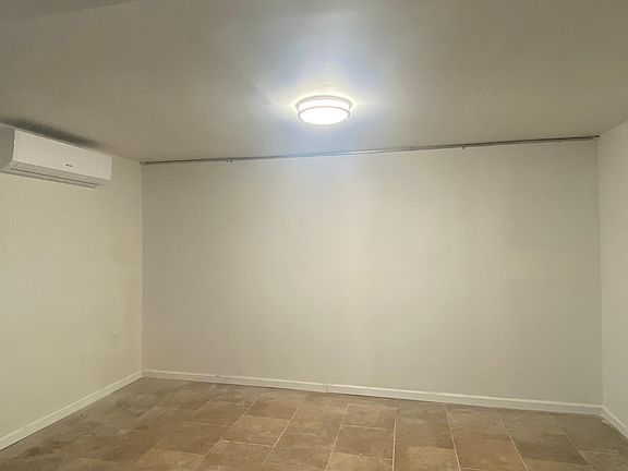 5th image of 8854 17th Ave #1F