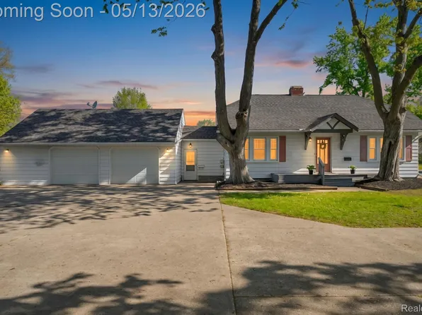 3363 Meinrad Dr, Waterford, MI 48329