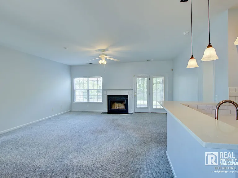 2815 Summertrees Blvd — Photo 4