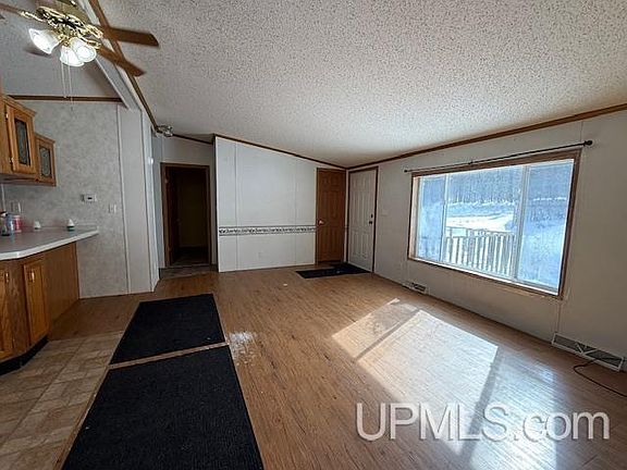 3rd image of 101 Hill Farm Rd