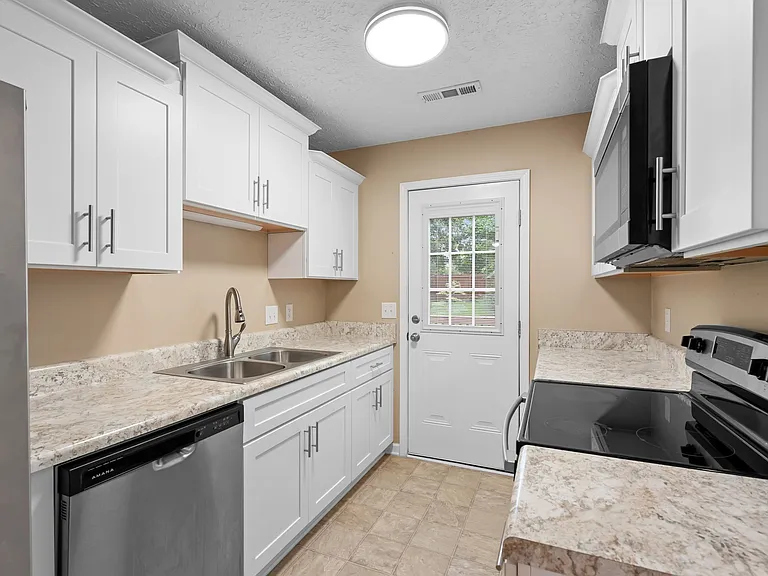 3056 Casa Dr — Photo 12