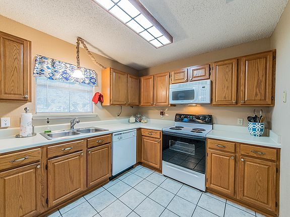 3rd image of 6421 Fern Meadow Dr