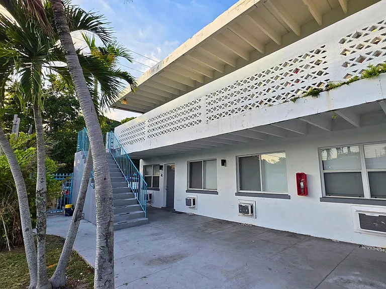 2915 Broadway — Photo 12