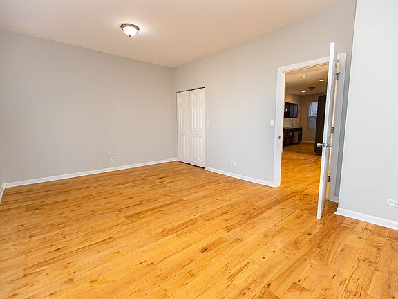 5th image of 1364 N Hamlin Ave #1752391