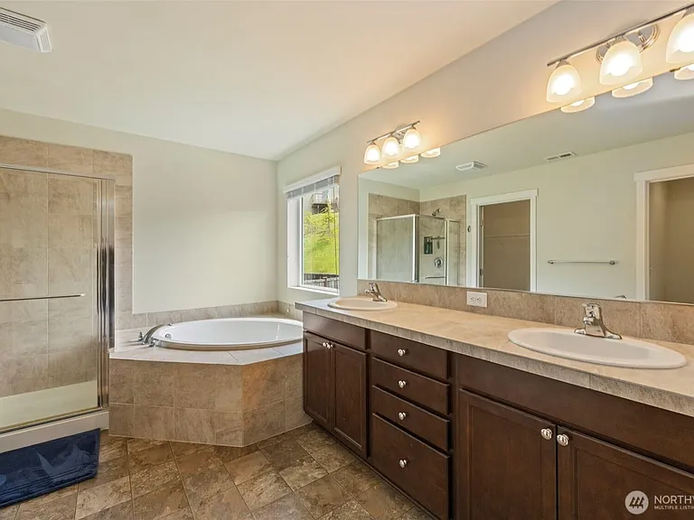 6605 Svea Ct NE — Photo 25