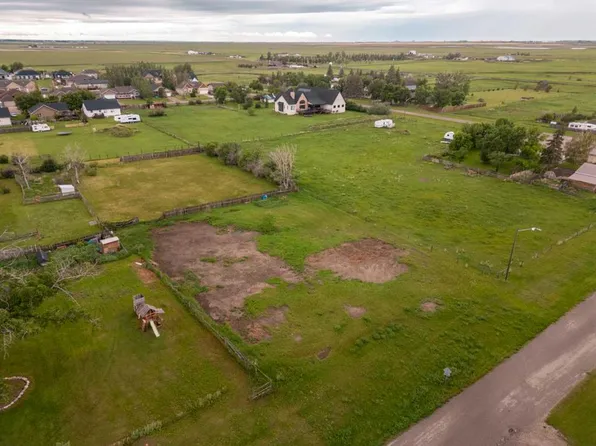 225 5th St, Stirling, AB T0K 2E0