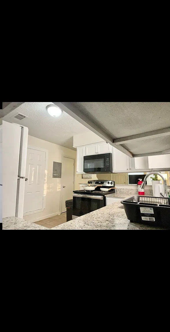 2 bed, 1.5 bath, 780 sqft, $1,400 — Photo 3