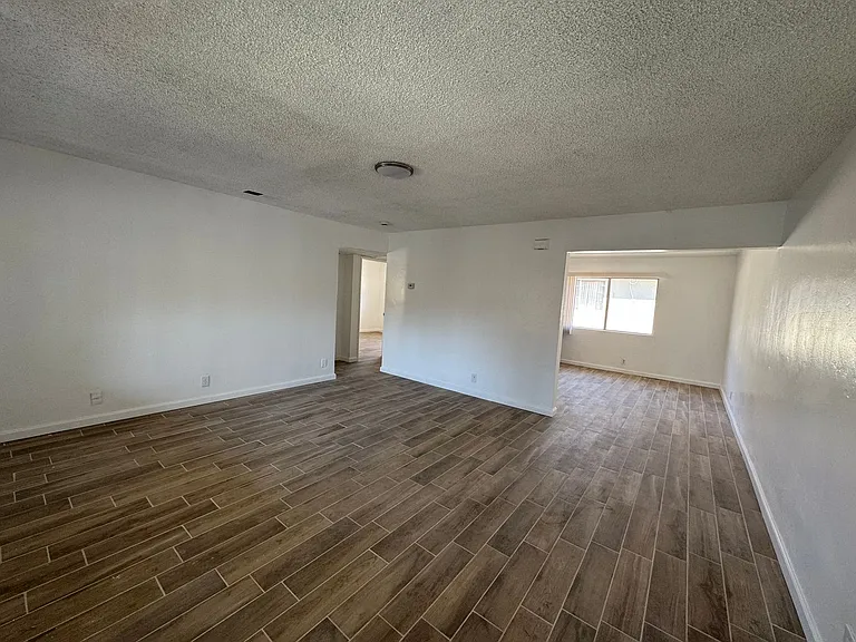 2121 Park Way — Photo 2