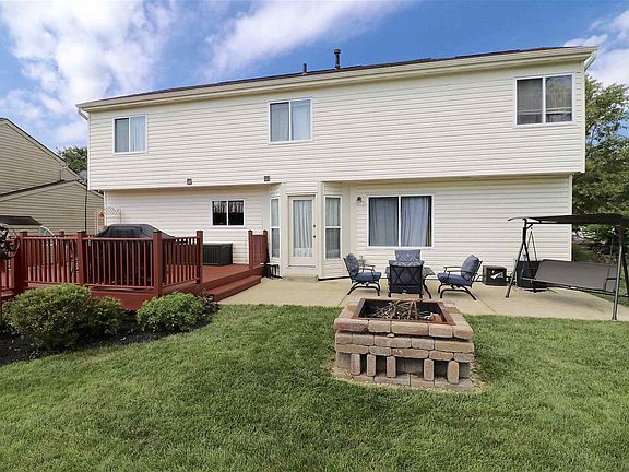 5th image of 9064 Georgian Ct
