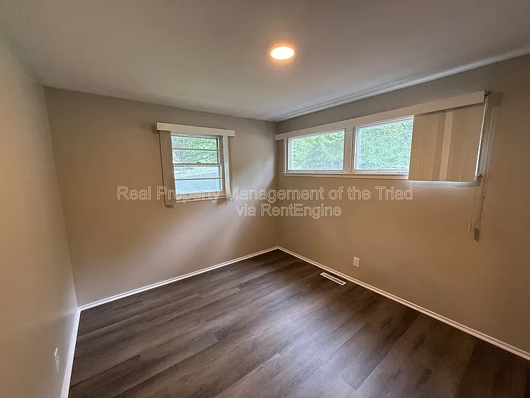 2523 Overbrook Dr — Photo 9