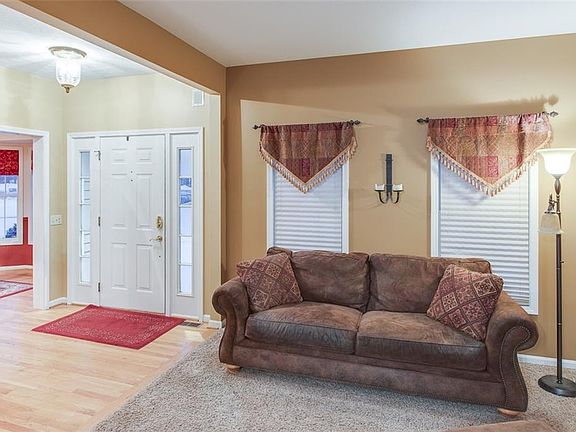 4th image of 942 Weymouth Ct