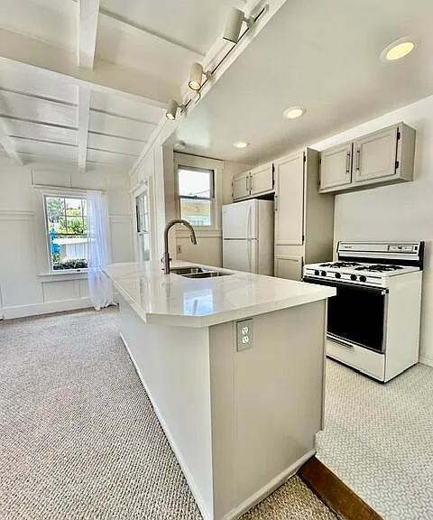21 E Arrellaga St #B — Photo 4