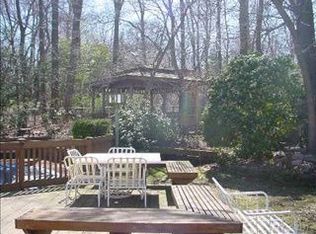 8 Abbey Ln, Setauket, NY 11733