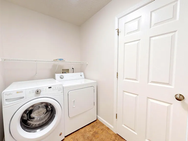 3129 Stratus Dr — Photo 10