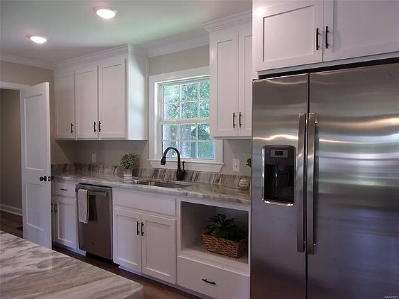 5th image of 1102 Brooks Cir