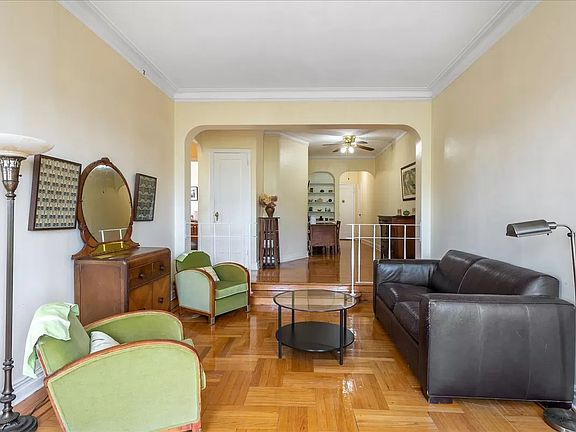 5th image of 601 Pelham Pkwy N APT 607