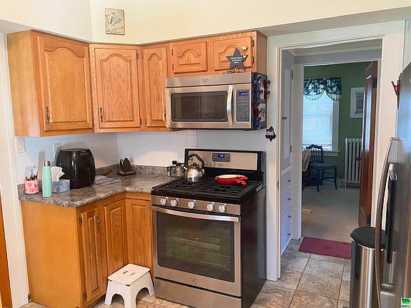 4th image of 707 W 5th St