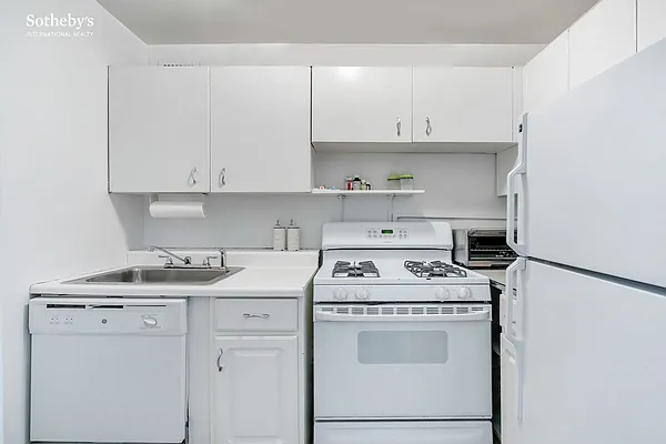 Sold by Sotheby's International Realty | media 7