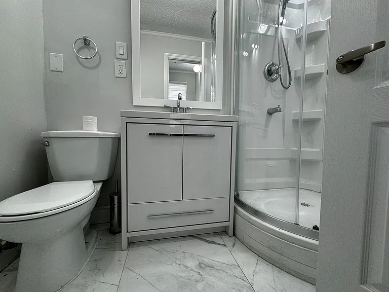 121 University Ave E #2 — Photo 18