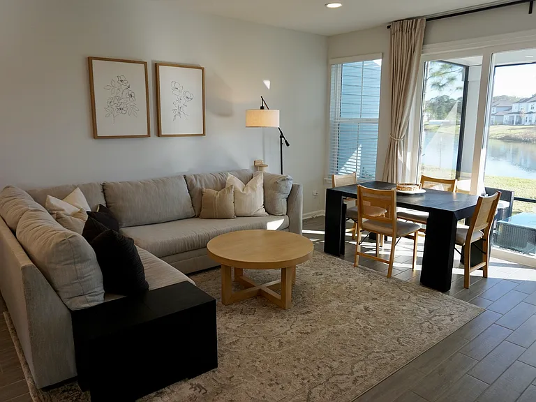 250 Brandon Lakes Dr — Photo 12