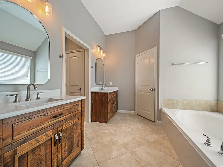 2818 Red Maple Dr — Photo 32