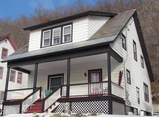 16 Mountain St, Whitehall, NY 12887