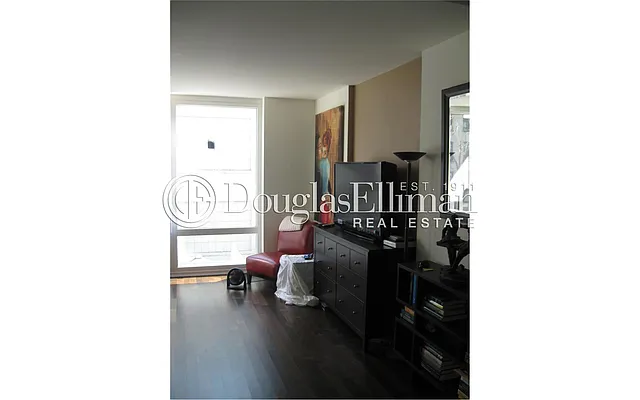 Rented by Douglas Elliman | media 28