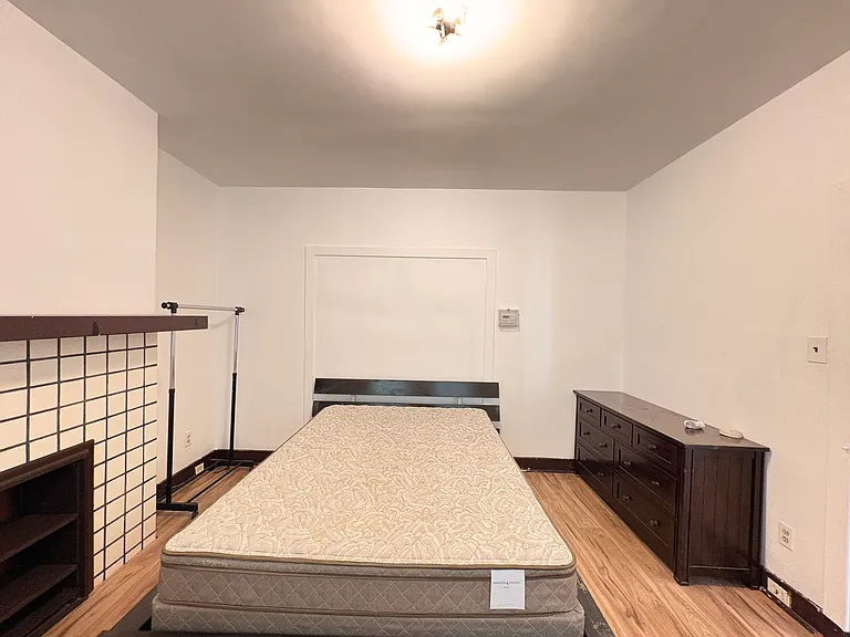 1045 Flemington St — Photo 10