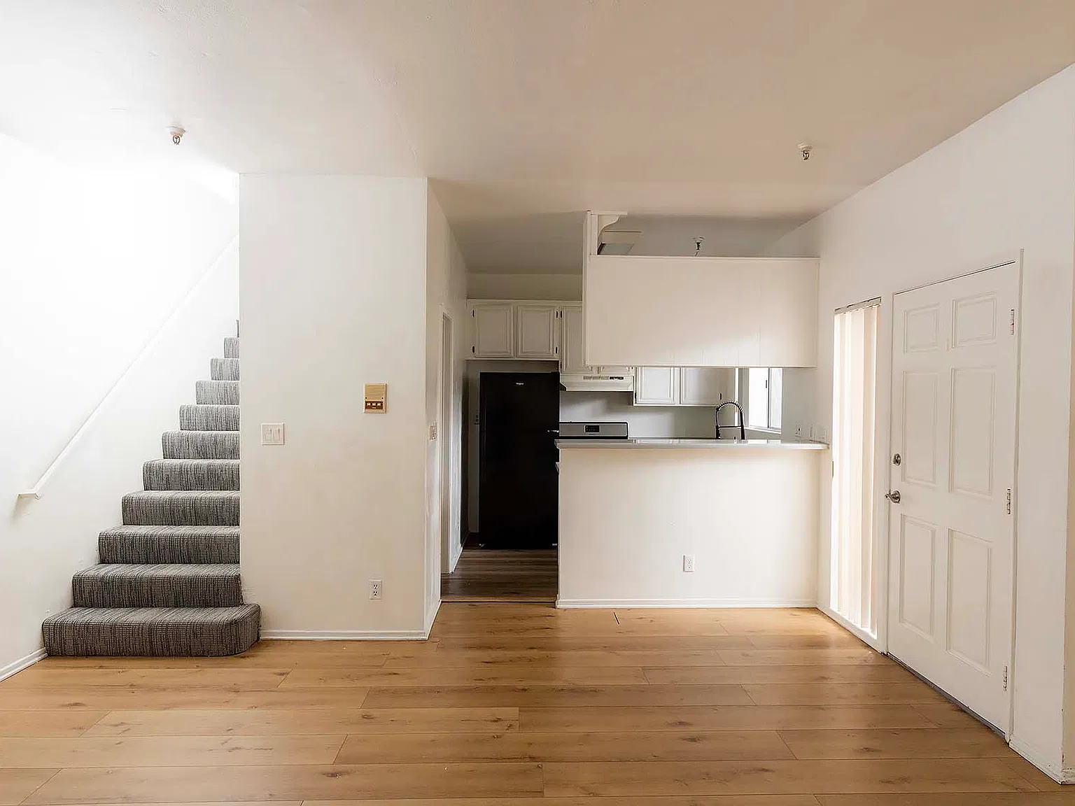 2 bed, 1.5 bath, 1050 sqft, $3,200 — Photo 4