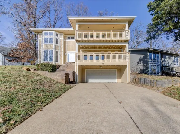 810 Edgewood Dr, Lake Saint Louis, MO 63367