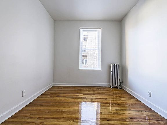 3rd image of 148 N La Crosse Ave #4604