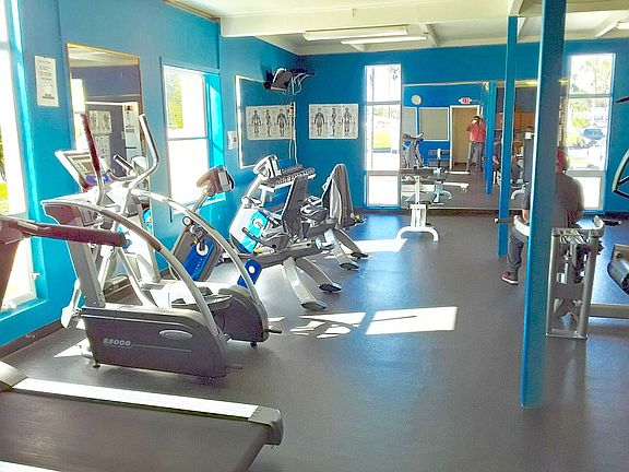 5th image of 2705 Club Cir