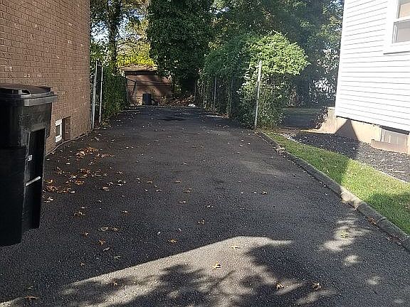 3 car driveway 