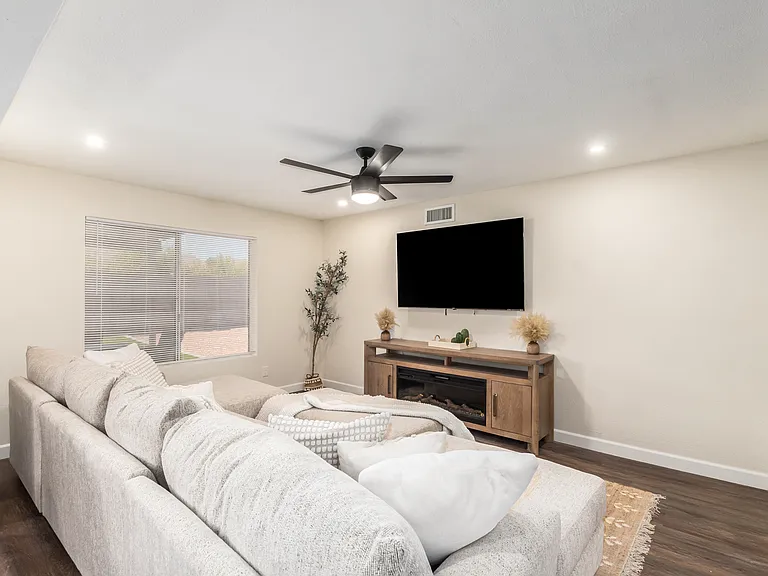 155 W Hunter St — Photo 16