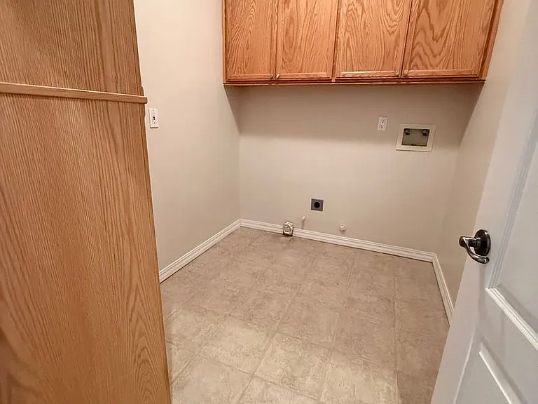 1090 Megan Ct — Photo 31