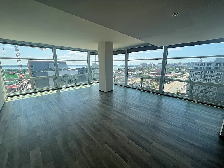 Galaxie High Rise Apartments — Photo 260