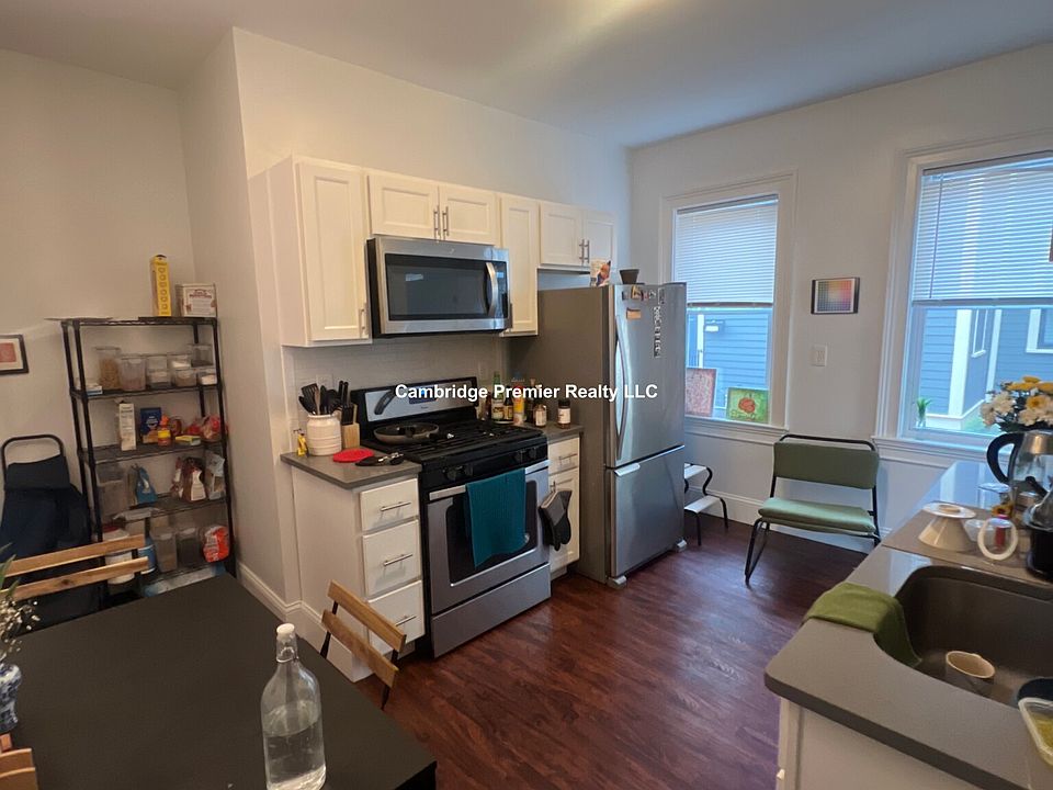 1st image of 122 Columbia St #1